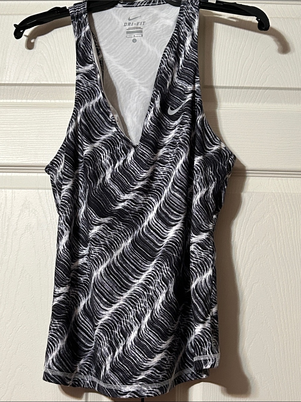 Nike Large - Black & White Wave-Print Racerback -Dry -Fit Tank